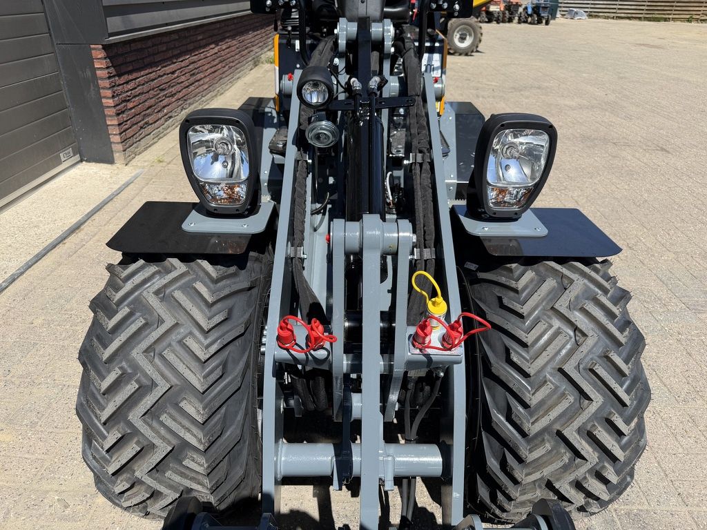 Giant G1500L HD X-tra minishovel / kniklader DEMO