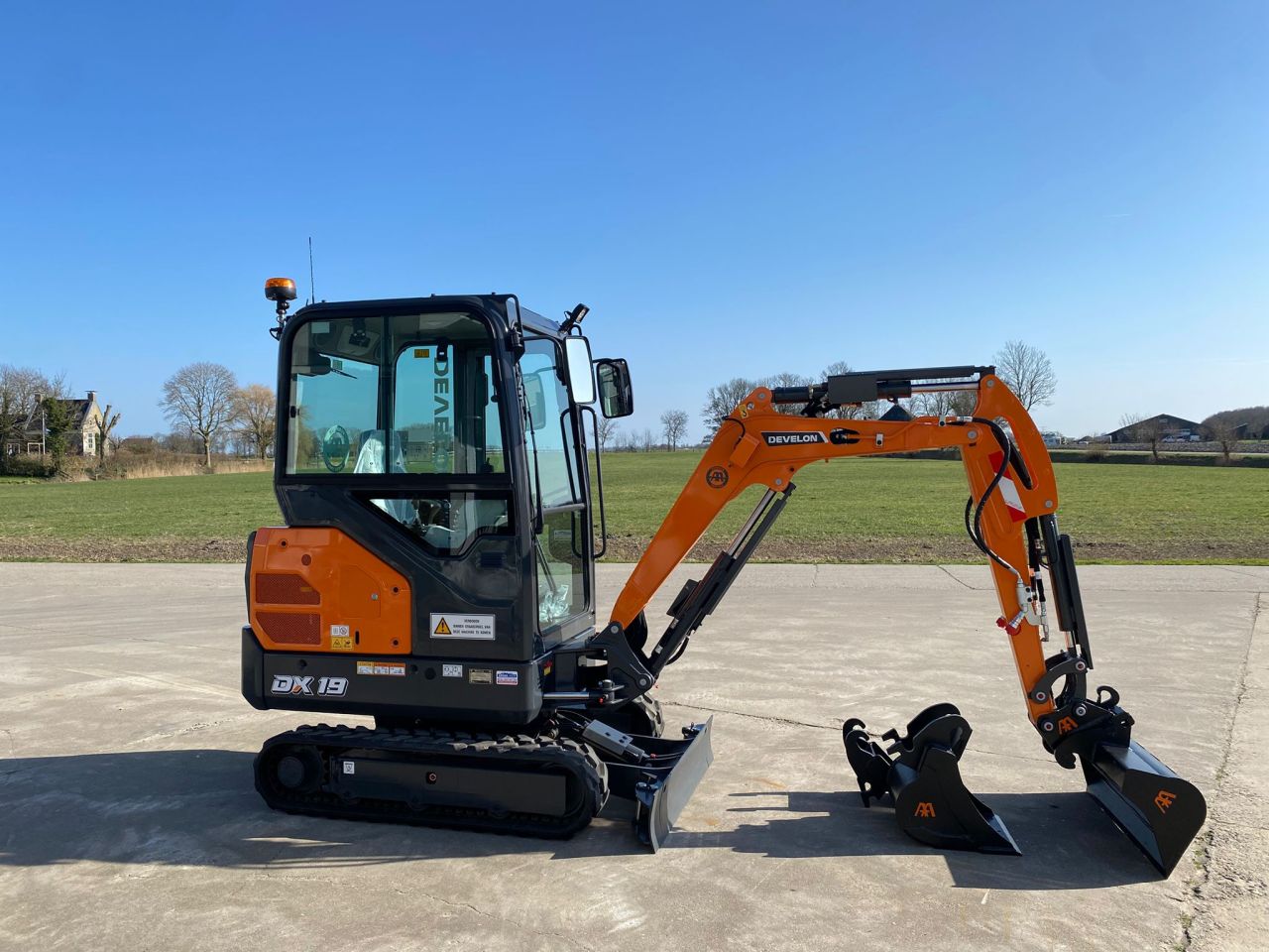Develon DX19-7