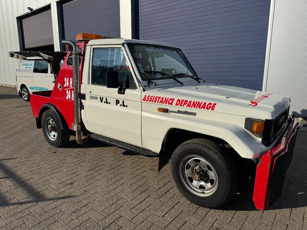 Toyota LANDCRUISER **RECOVERY TRUCK-WINCH**