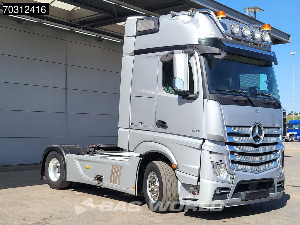 Mercedes Actros 1963 4X2 Gigaspace Retarder Hydraulic Alcoa's Full-Air Xenon Navi ACC Leder