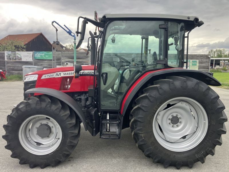 Massey Ferguson 4708 M ESSENTIAL