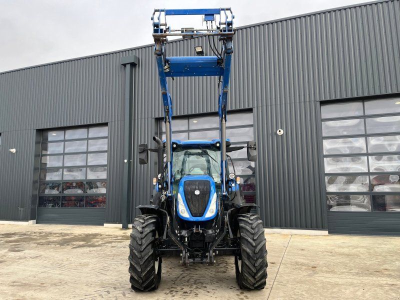 New Holland T6.145 DYNAMIC COMMAND