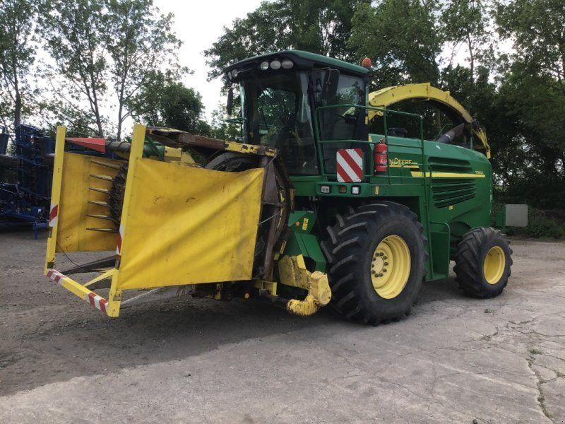 John Deere 7300