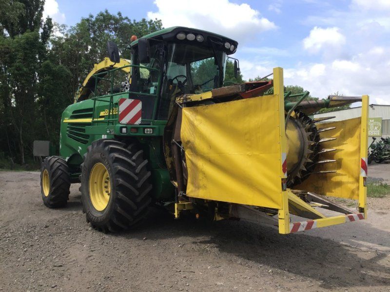 John Deere 7300