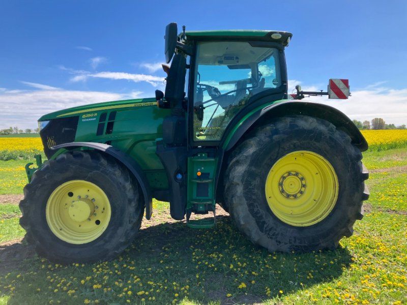 John Deere 6250R