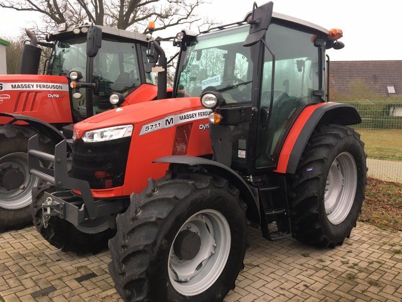 Massey Ferguson 5711M Dyna-4 Cab ESSENTIAL