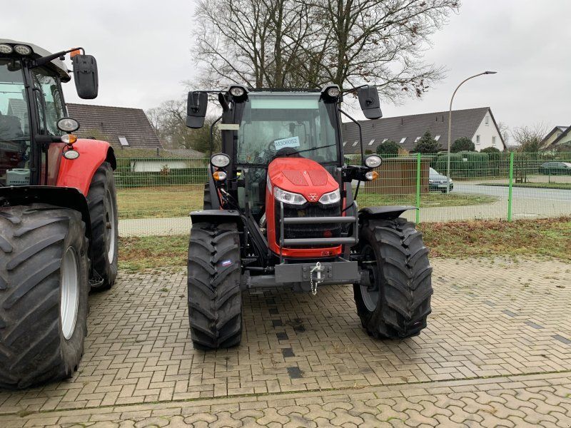 Massey Ferguson 5711M Dyna-4 Cab ESSENTIAL