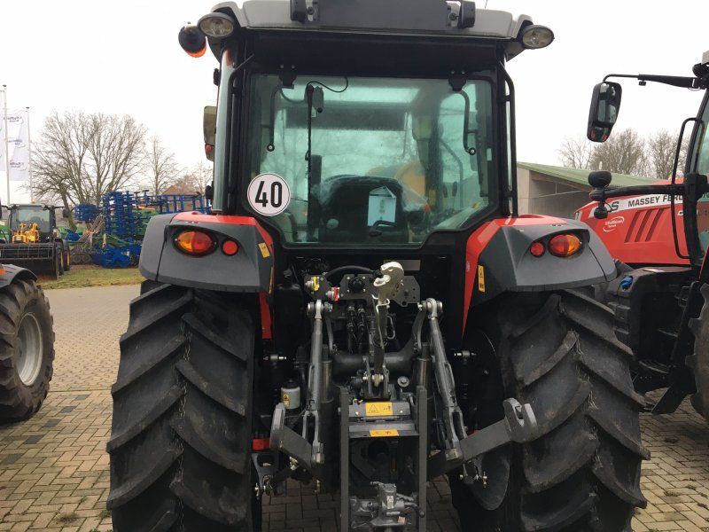 Massey Ferguson 5711M Dyna-4 Cab ESSENTIAL