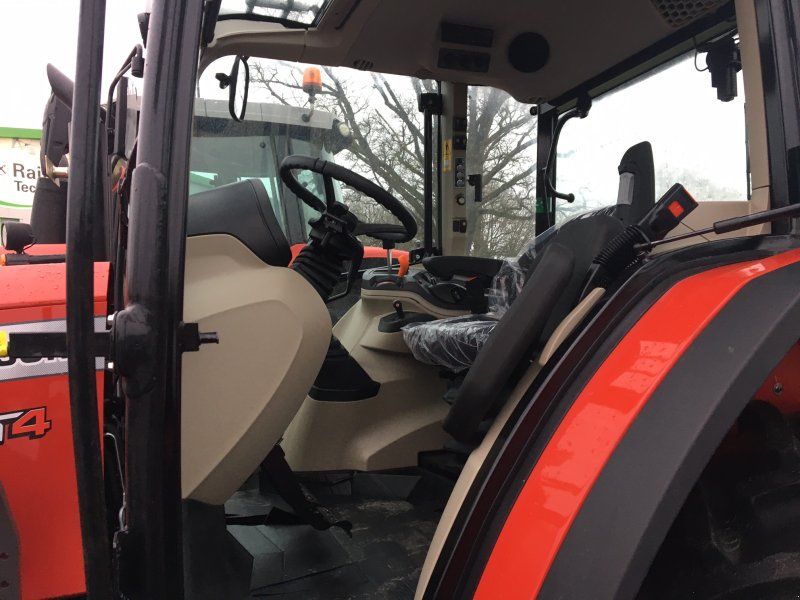 Massey Ferguson 5711M Dyna-4 Cab ESSENTIAL