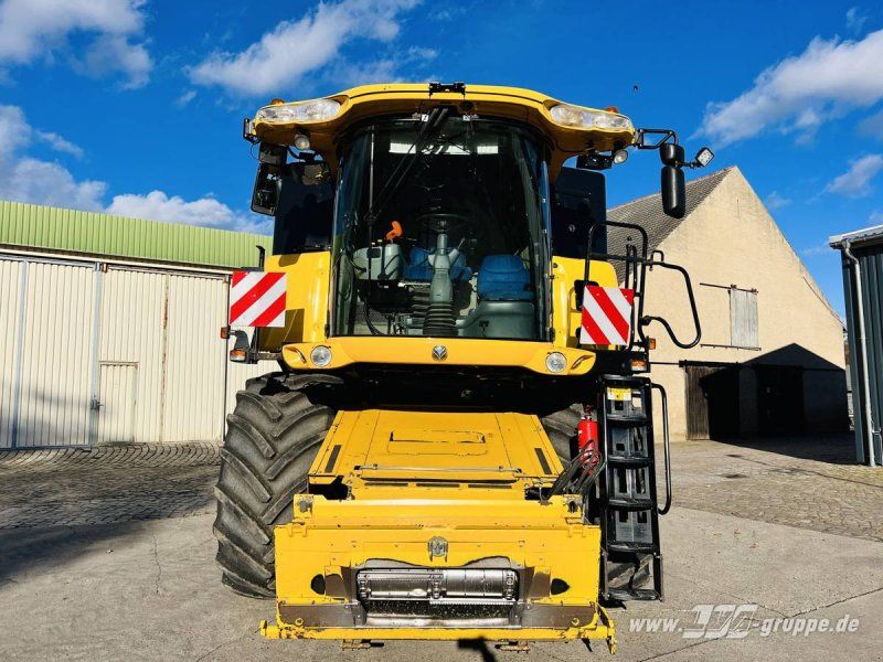 New Holland CR8080
