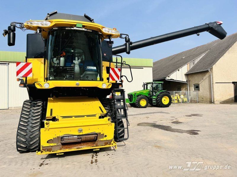 New Holland CR8080