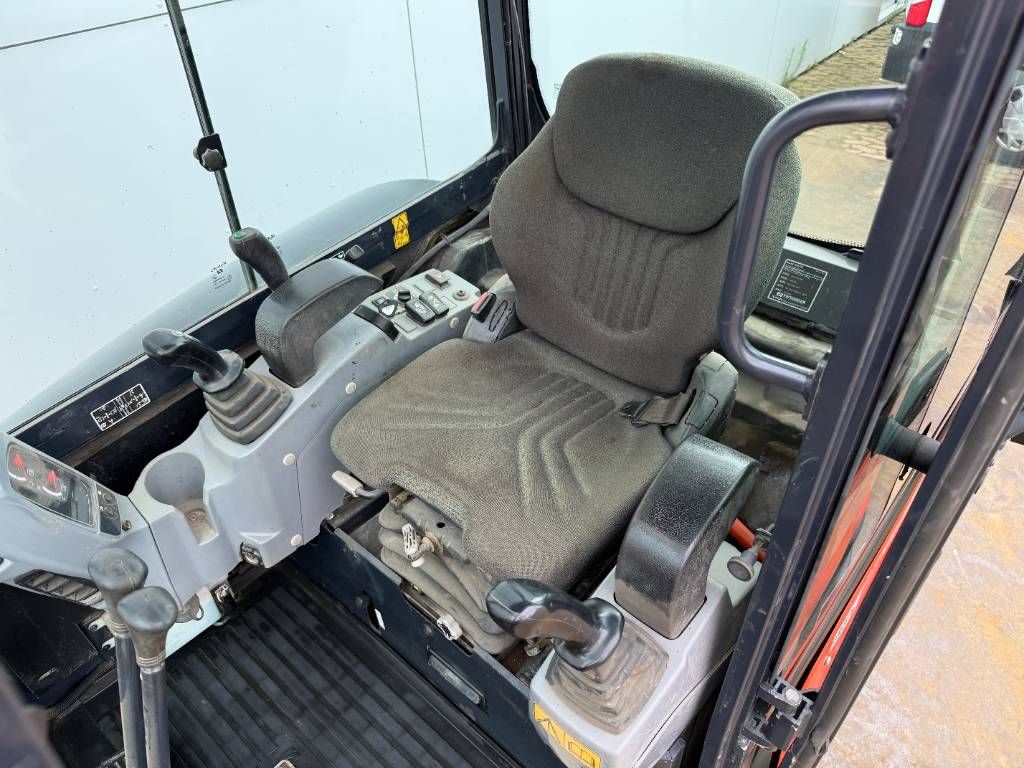 Kubota KX027-4 - Hammer Lines / Quick Coupler