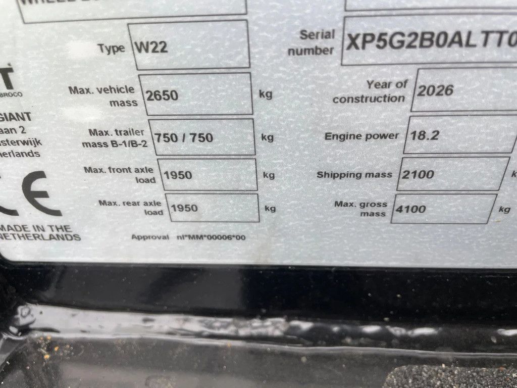 Giant G2300 kniklader met hoge giek ! NIEUW!
