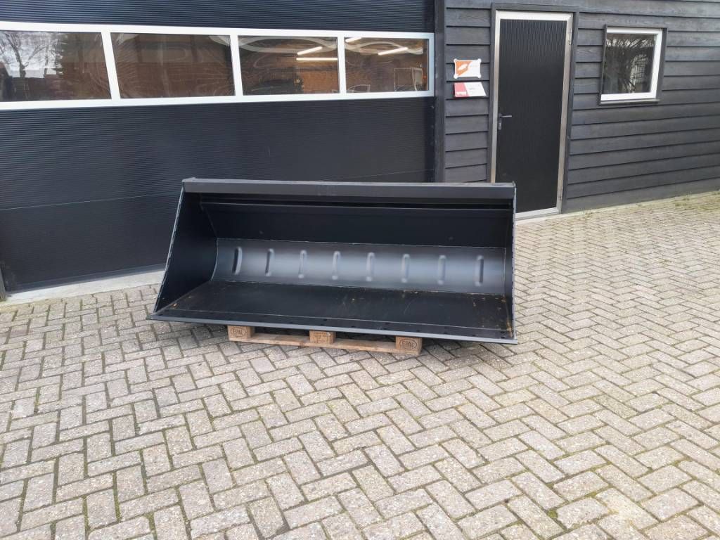 Manitou Grondbak 220cm breed NIEUW