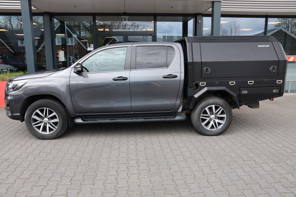 Toyota Hilux 2.4 D-4D DUBBEL CABINE BE TREKKER LIMITED A/T VAN 5 ZITS VAN
