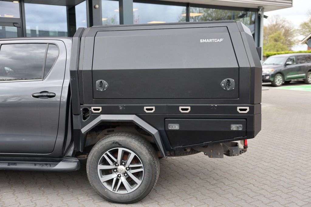 Toyota Hilux 2.4 D-4D DUBBEL CABINE BE TREKKER LIMITED A/T VAN 5 ZITS VAN