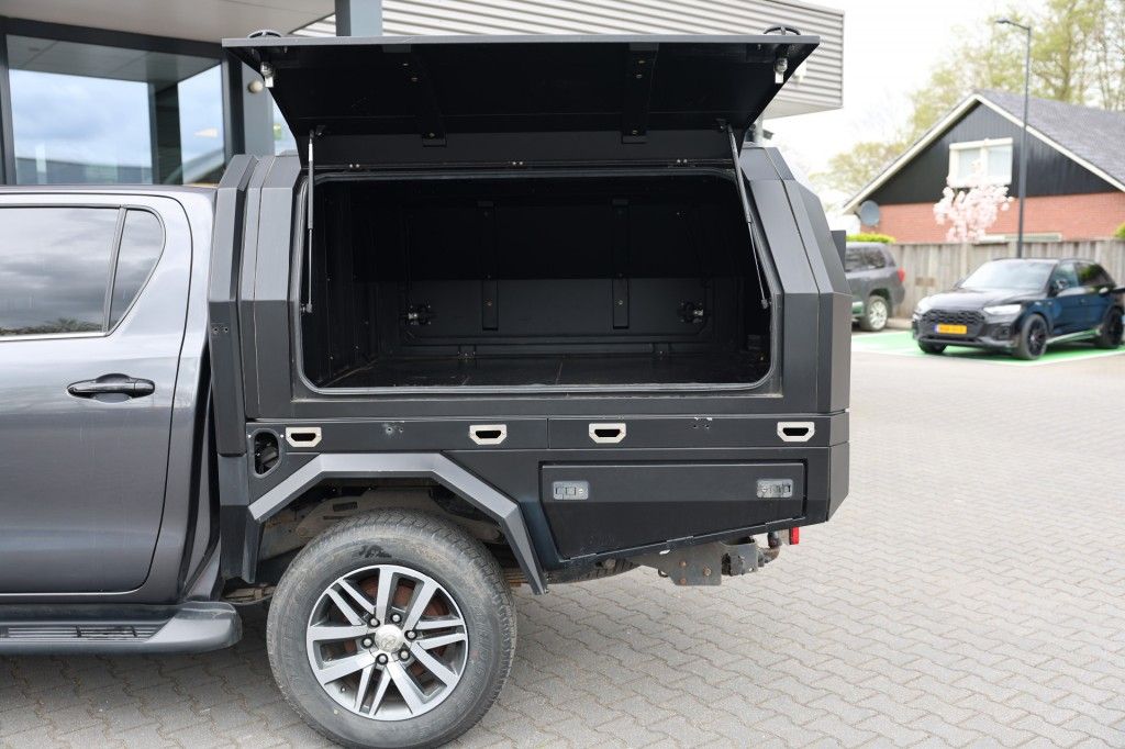 Toyota Hilux 2.4 D-4D DUBBEL CABINE BE TREKKER LIMITED A/T VAN 5 ZITS VAN