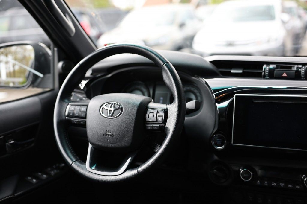 Toyota Hilux 2.4 D-4D DUBBEL CABINE BE TREKKER LIMITED A/T VAN 5 ZITS VAN