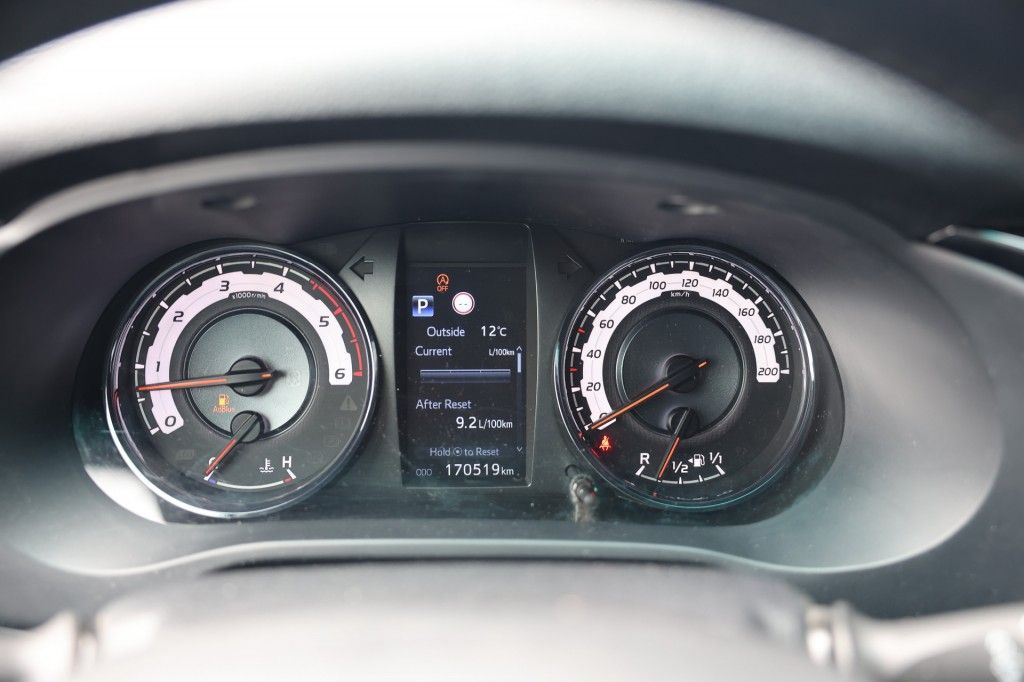 Toyota Hilux 2.4 D-4D DUBBEL CABINE BE TREKKER LIMITED A/T VAN 5 ZITS VAN