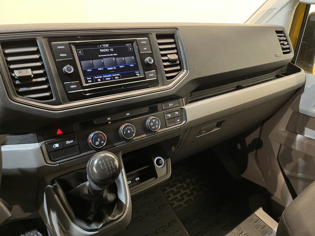 Volkswagen Crafter 35 2.0 TDI L3H2 140 PK / Euro 6 / 3.000 KG Trekgewicht / Airco / Camera / Carplay