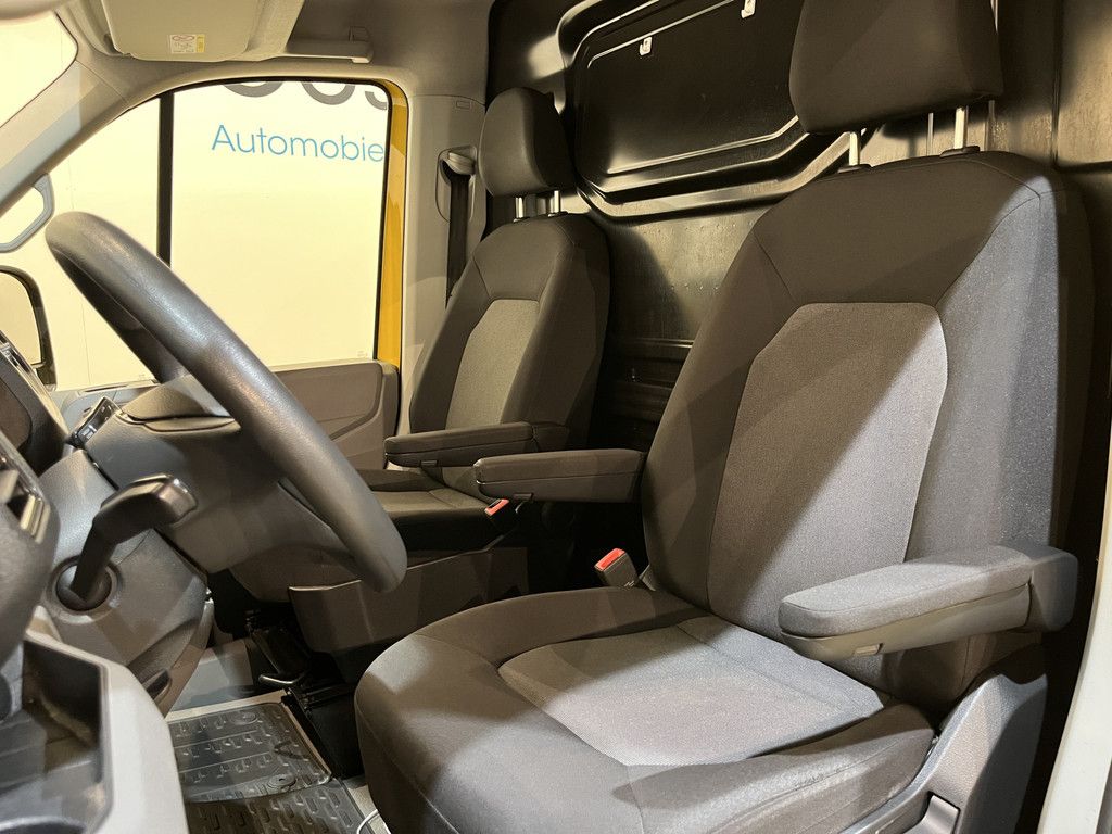 Volkswagen Crafter 35 2.0 TDI L3H2 140 PK / Euro 6 / 3.000 KG Trekgewicht / Airco / Camera / Carplay