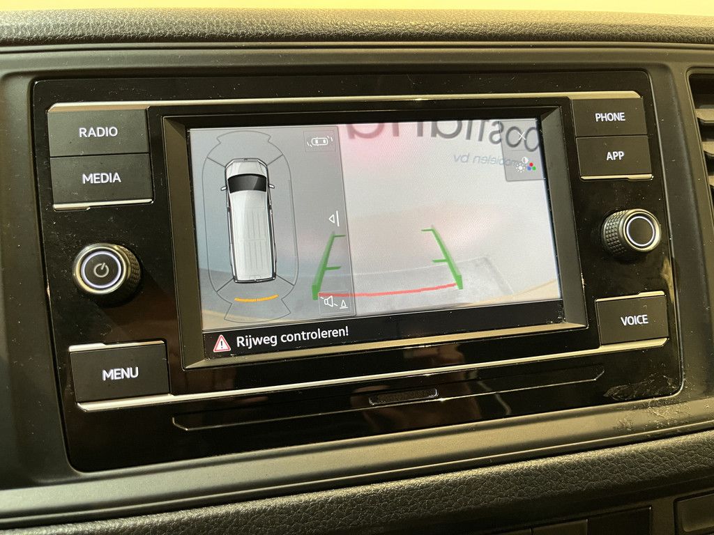 Volkswagen Crafter 35 2.0 TDI L3H2 140 PK / Euro 6 / 3.000 KG Trekgewicht / Airco / Camera / Carplay