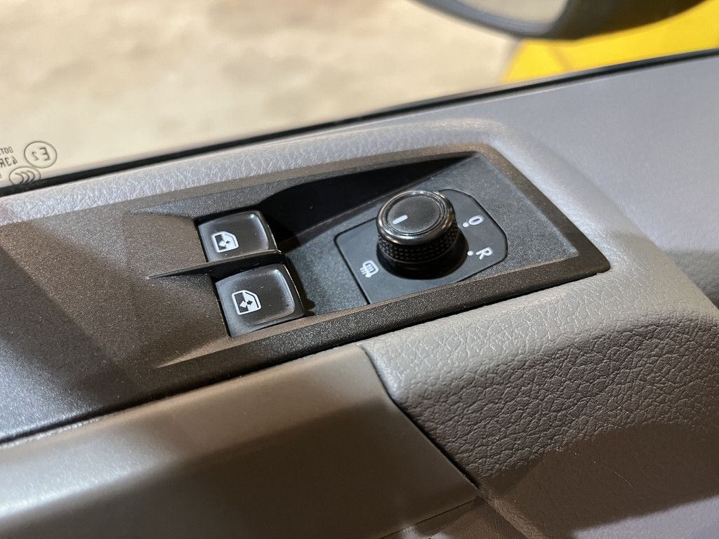 Volkswagen Crafter 35 2.0 TDI L3H2 140 PK / Euro 6 / 3.000 KG Trekgewicht / Airco / Camera / Carplay