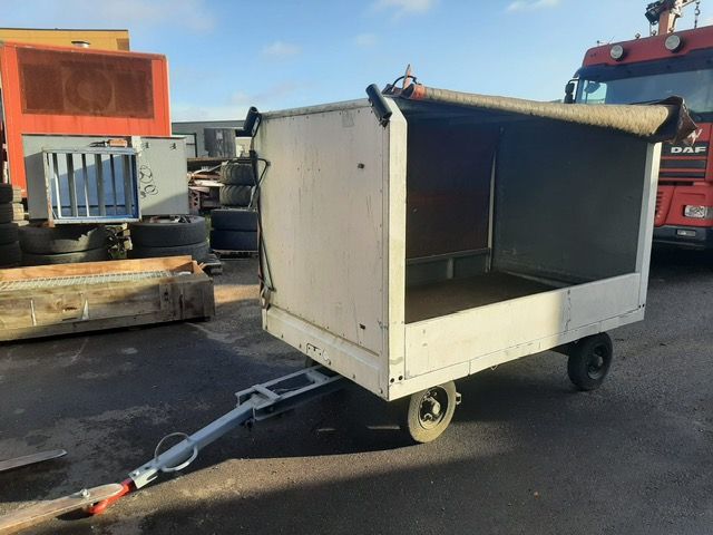 Diverse aanhangers met containerrails / tank/losse tank/open