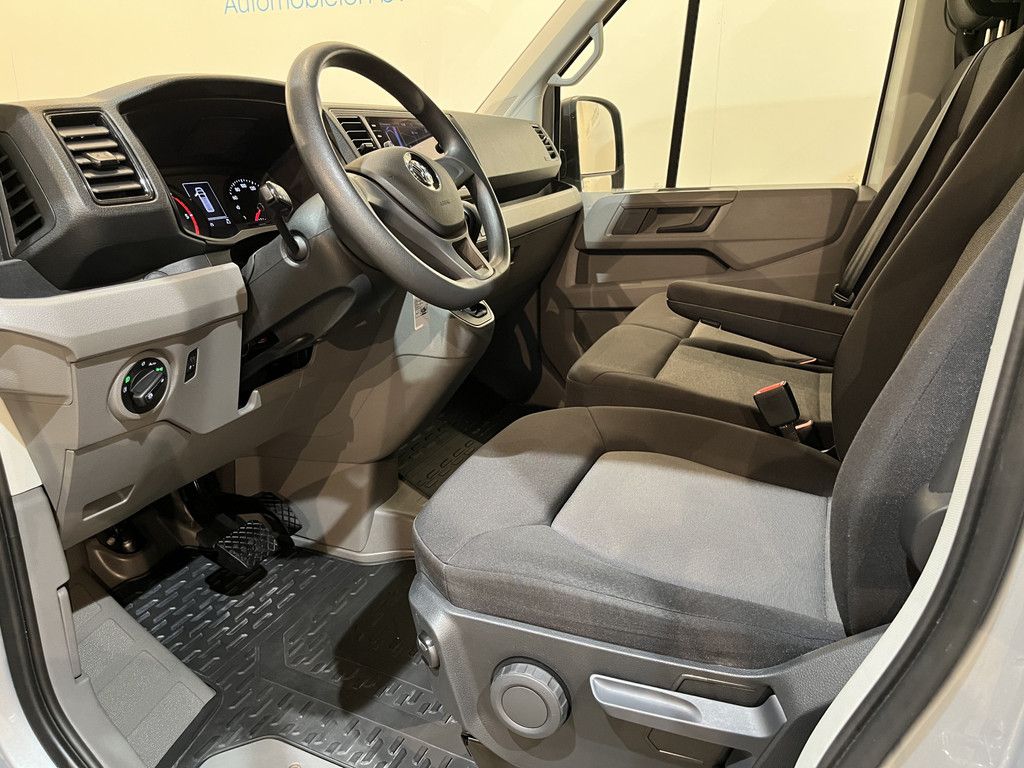 Volkswagen Crafter 35 2.0 TDI L3H3 140 PK Automaat / Euro 6 / Trekhaak 3.000 KG / Airco / Cruise Control / CarPlay / PDC / Navigatie / 3-Zits / 69.000 KM !!
