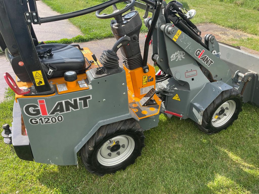 Giant G1200 kniklader shovel slechts 110 uur!