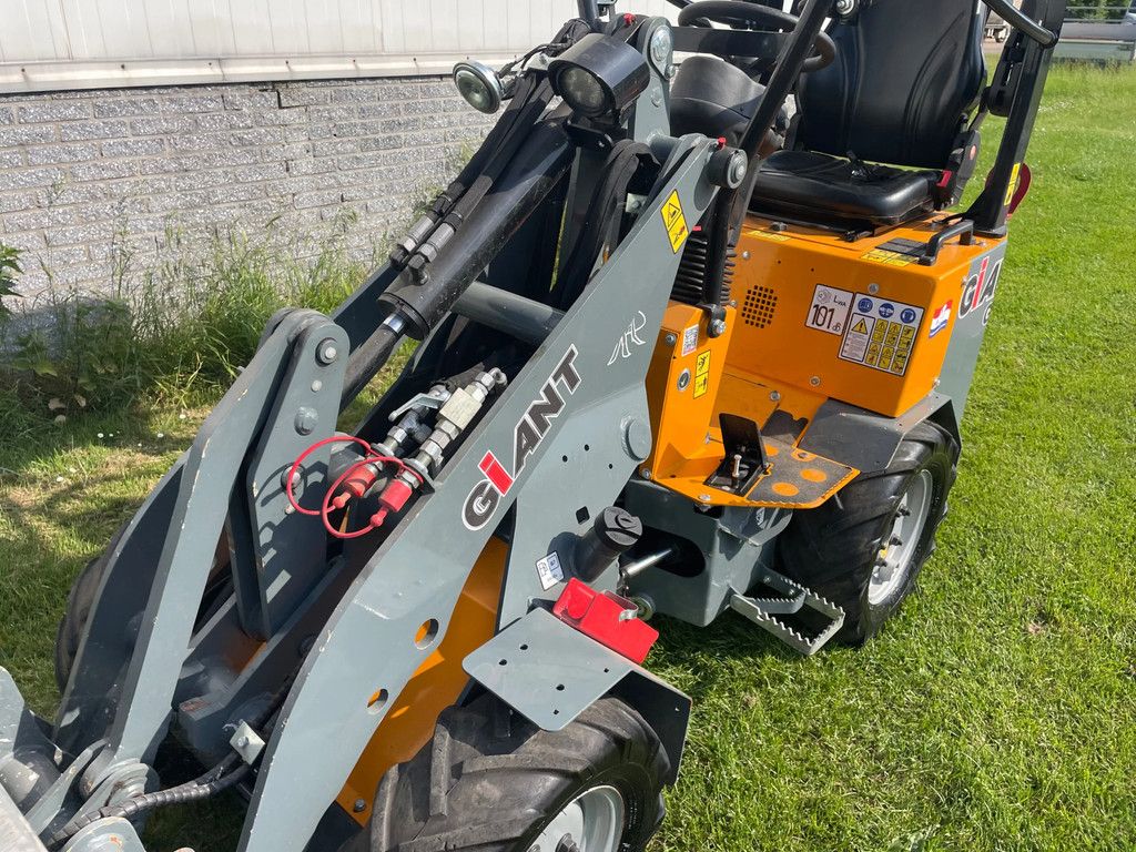 Giant G1200 kniklader shovel slechts 110 uur!
