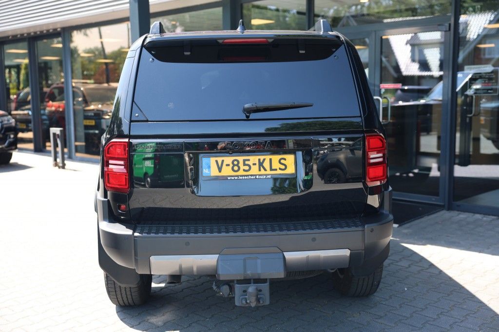 Toyota Landcruiser 250 2.8 D-4D 5DRS PROFESSIONAL A/T VAN
