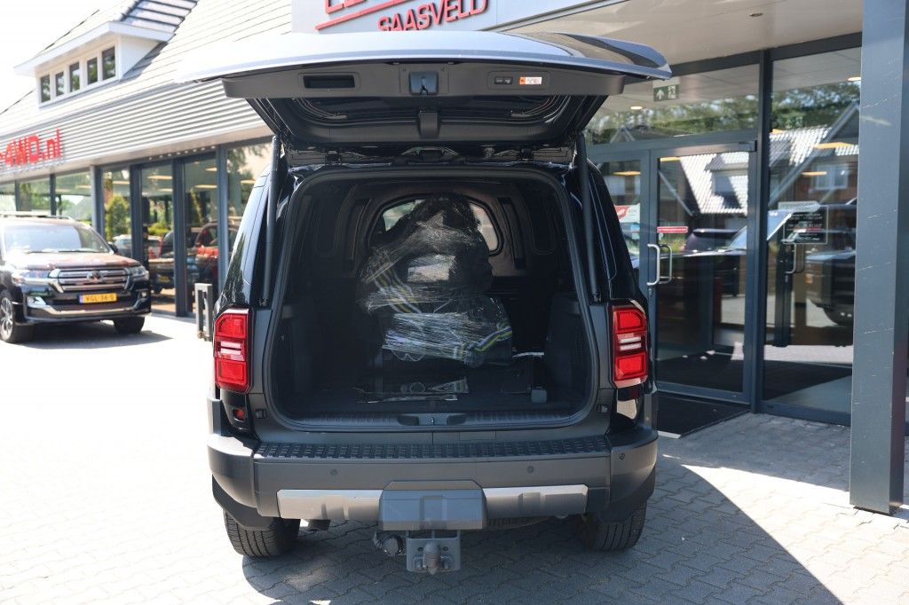 Toyota Landcruiser 250 2.8 D-4D 5DRS PROFESSIONAL A/T VAN