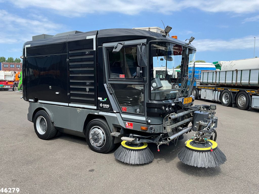Ravo 580 with 3-rd brush