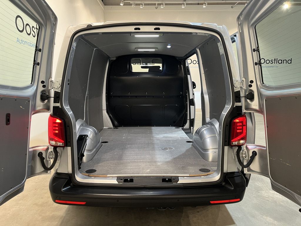 Volkswagen Transporter 2.0 TDI L1H1 150 PK Automaat / Euro 6 / Airco / CarPlay / Cruise Control Adap. / Navigatie / PDC / 3-Zits