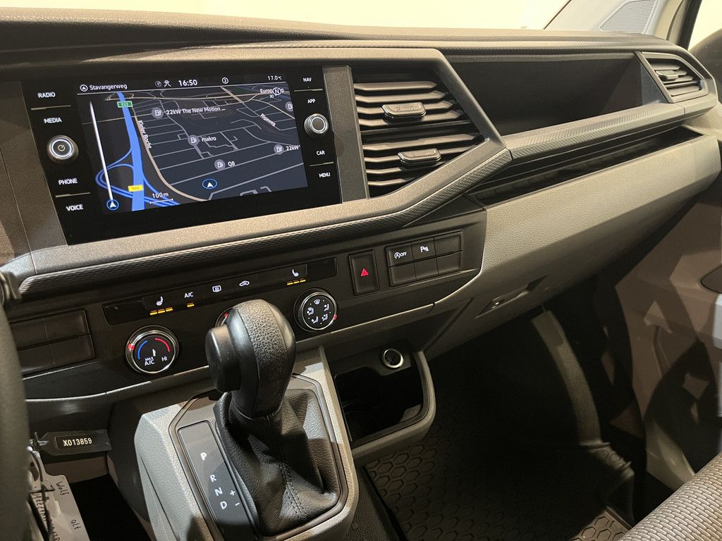 Volkswagen Transporter 2.0 TDI L1H1 150 PK Automaat / Euro 6 / Airco / CarPlay / Cruise Control Adap. / Navigatie / PDC / 3-Zits