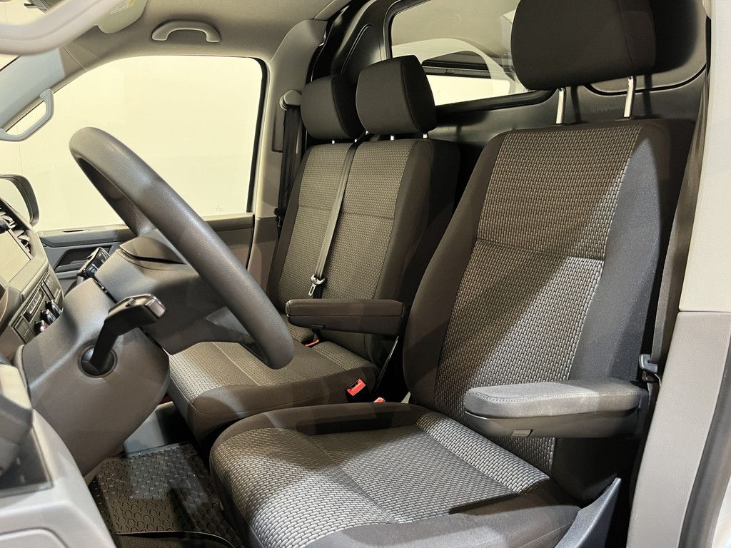 Volkswagen Transporter 2.0 TDI L1H1 150 PK Automaat / Euro 6 / Airco / CarPlay / Cruise Control Adap. / Navigatie / PDC / 3-Zits
