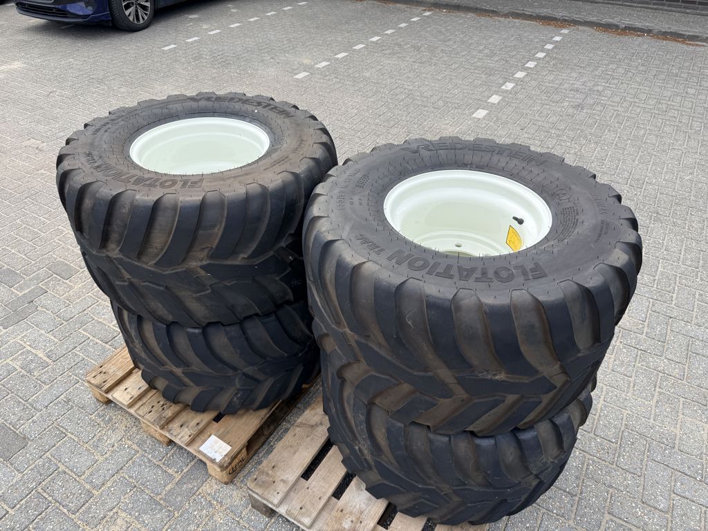 Vredestein 520/50R17 Flotation Trac met Velg