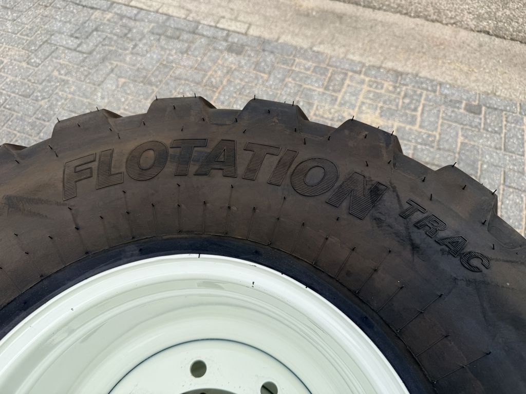 Vredestein 520/50R17 Flotation Trac met Velg