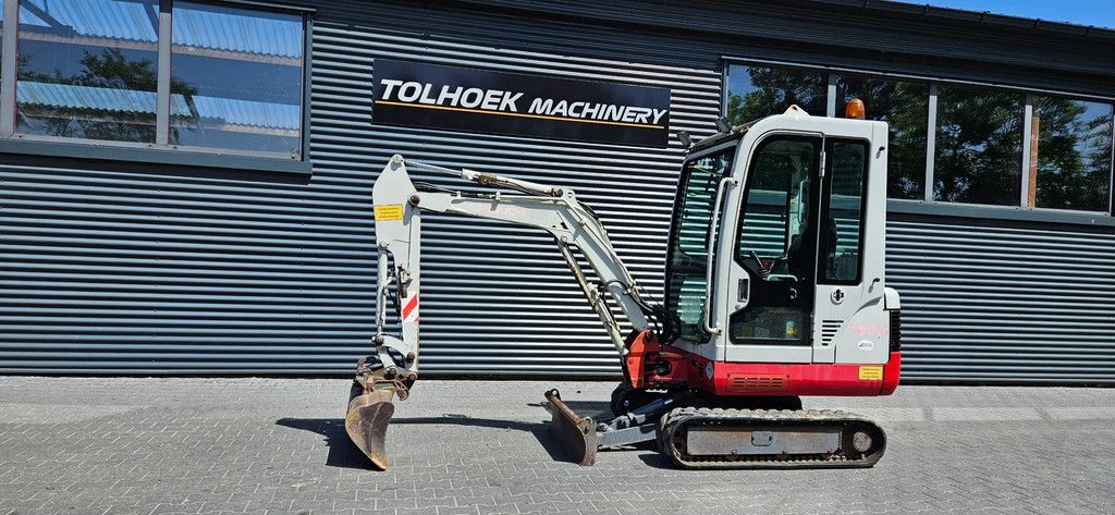 Takeuchi TB016