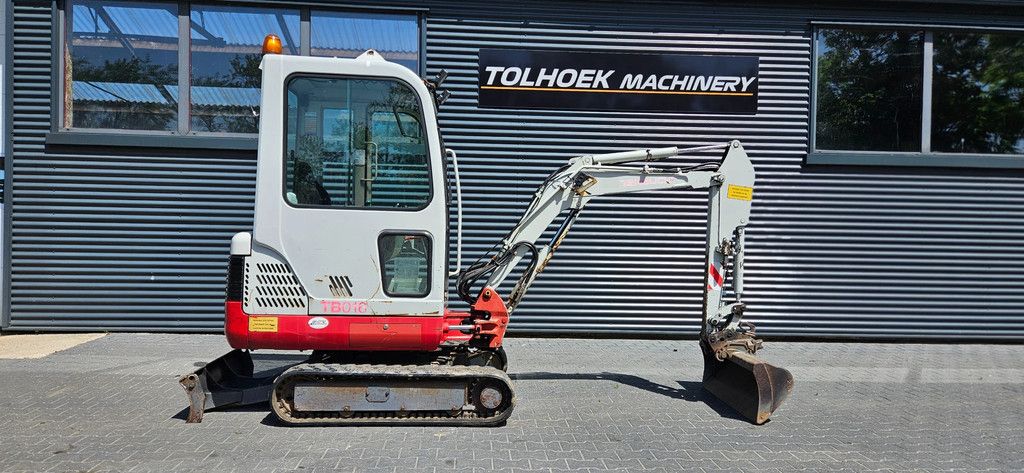 Takeuchi TB016
