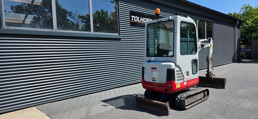Takeuchi TB016