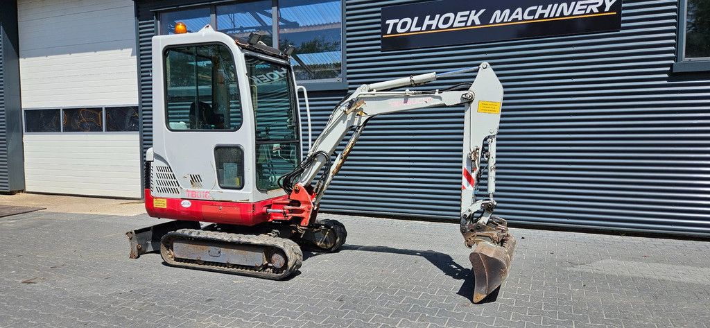 Takeuchi TB016