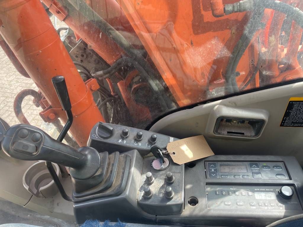 Hitachi ZX 140 W-3 mobiele kraan