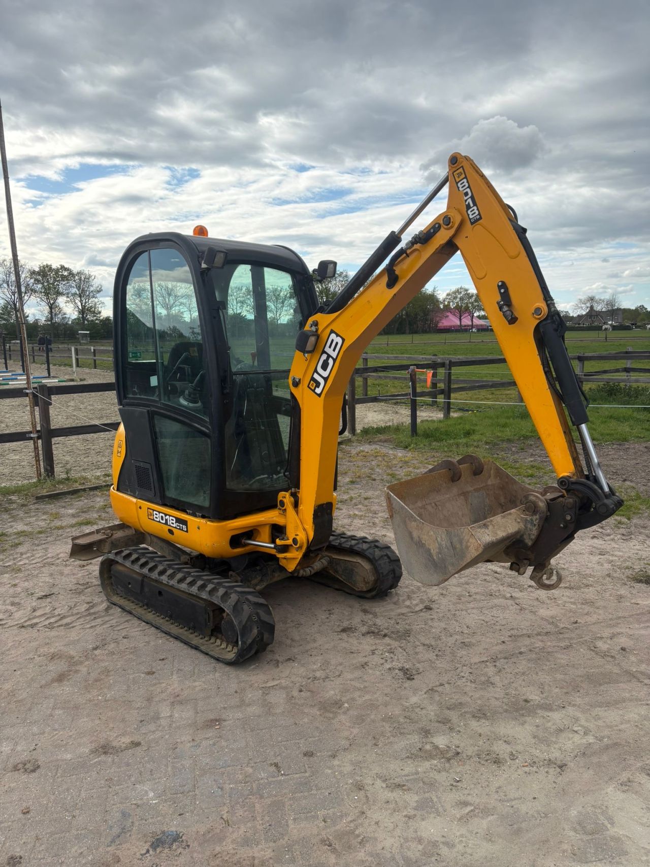 Jcb 8018 cts minigraver