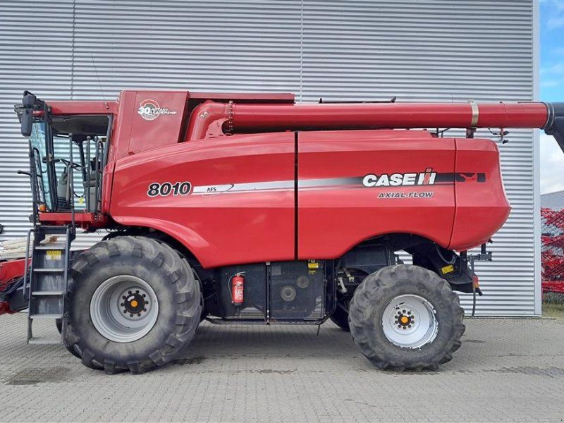 Case IH 8010 med 30 fods skærebord