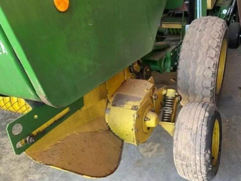 John Deere 570