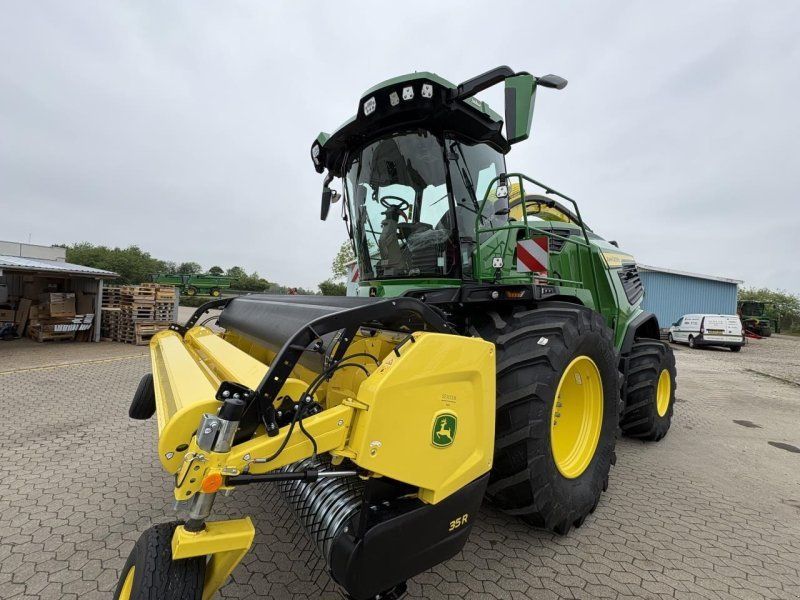 John Deere F9 700