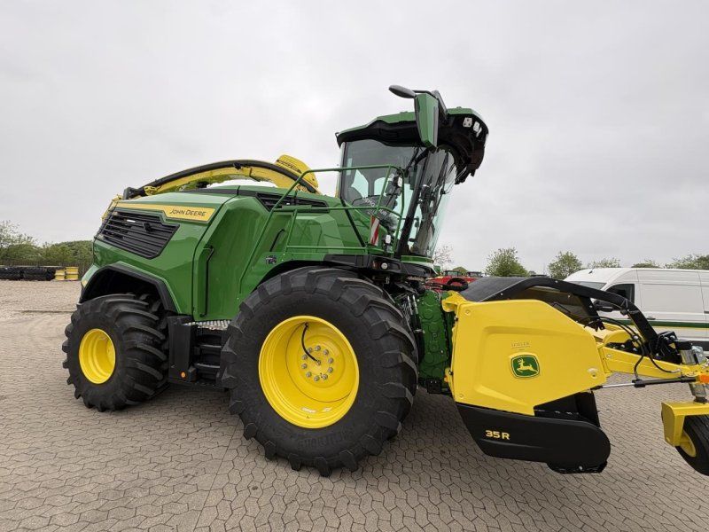 John Deere F9 700