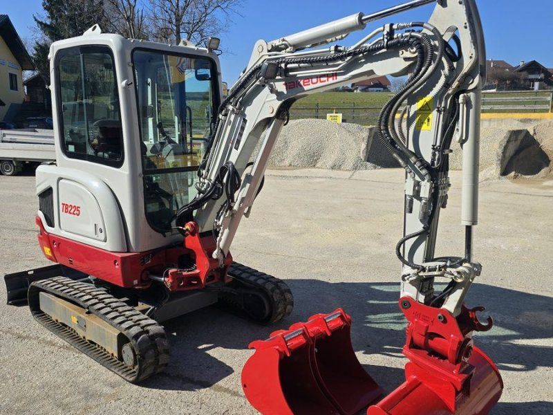 Takeuchi TB225